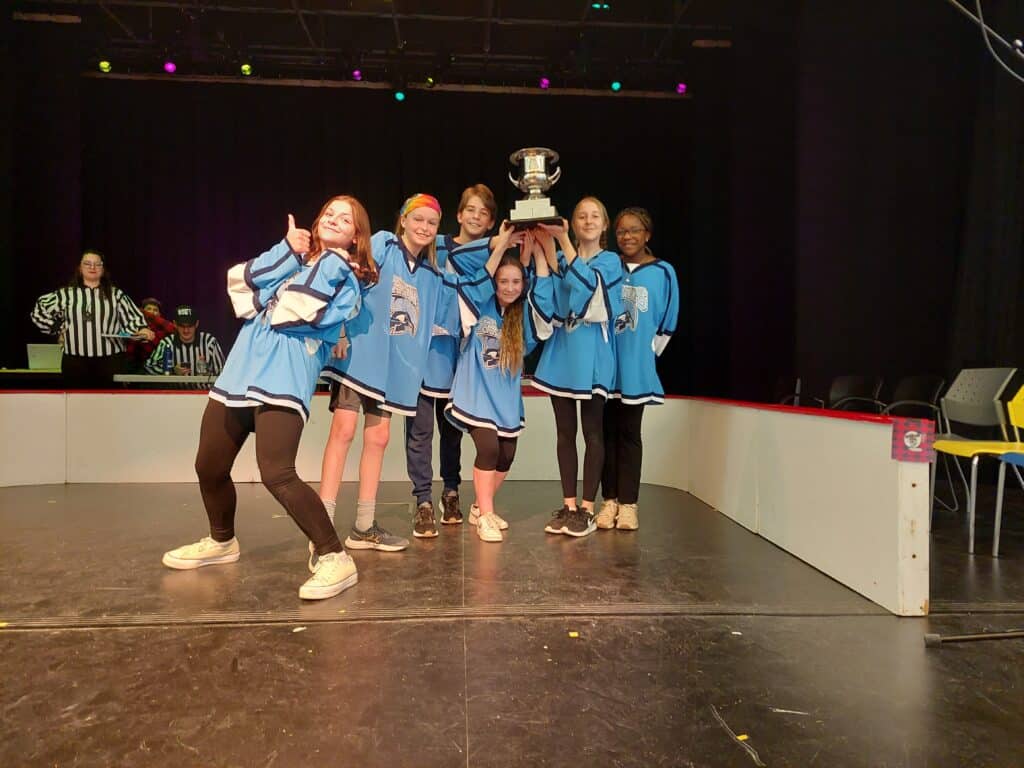 Élèves à l'événement d'impro